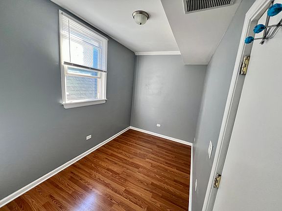 5th image of 2958 N Whipple St APT 2