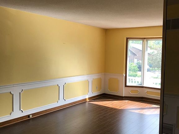 3rd image of 850 Chippenham Dr