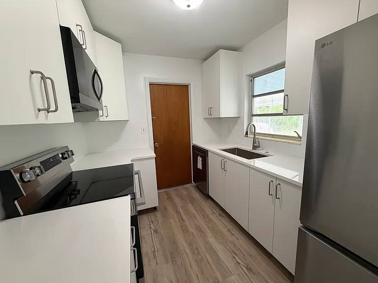 4518 Groveland St — Photo 6