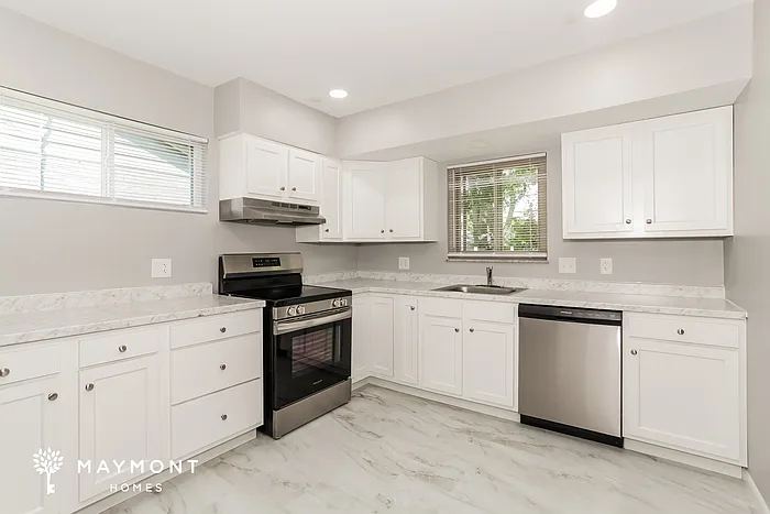 3 bed, 1.5 bath, 1654 sqft, $2,195 — Photo 3