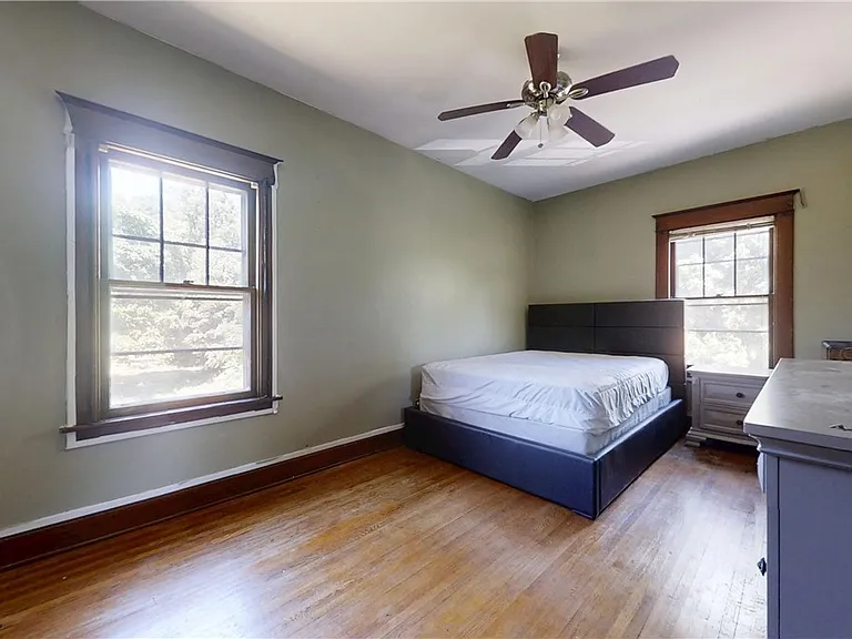 425 Johnson St — Photo 13