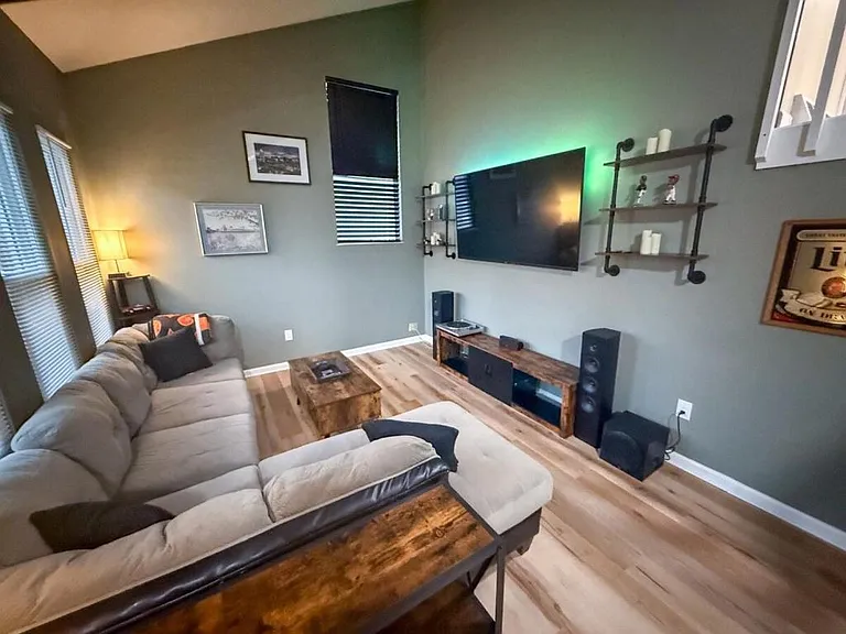 528 Beaumont Ct — Photo 4