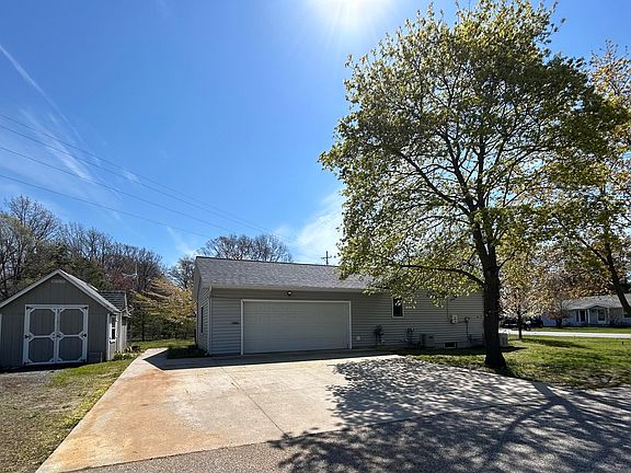 5th image of 1003 Mitchell St