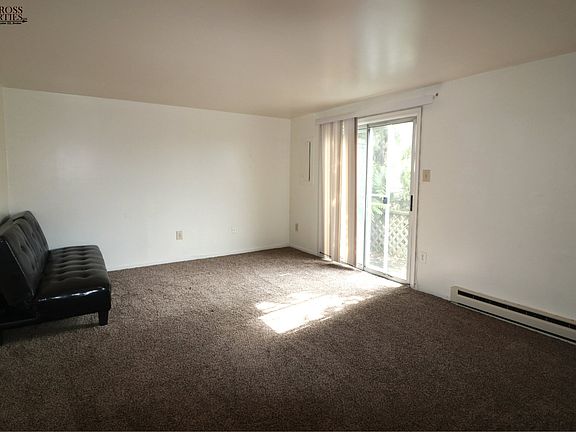 5th image of 1107-1111 Burns St #1107