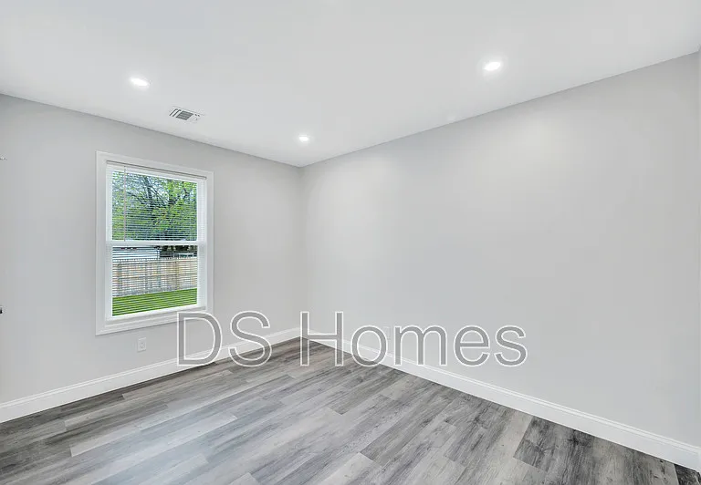 615 Macdonald Ave — Photo 15