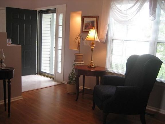 Formal dining room/office