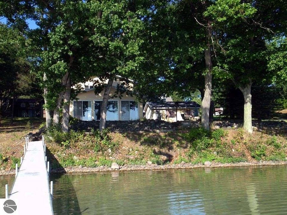 1st image of 3192 W Higgins Lake Dr