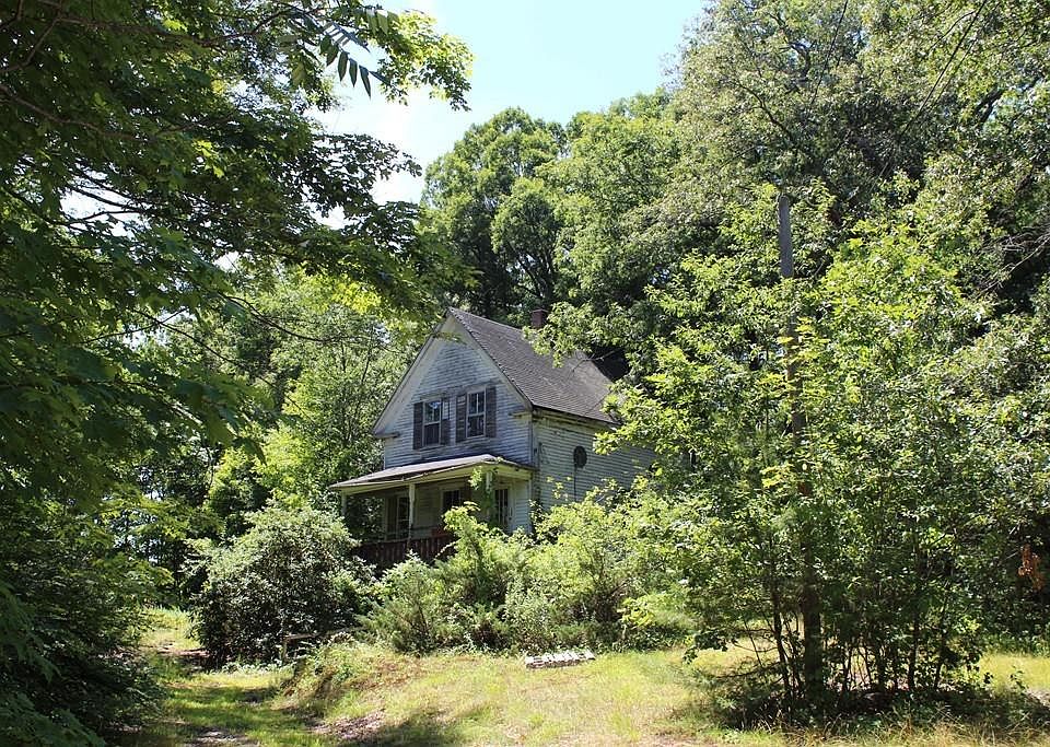 2nd image of 9 Chestnut St