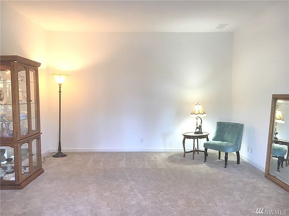 5th image of 51 E Park Dr