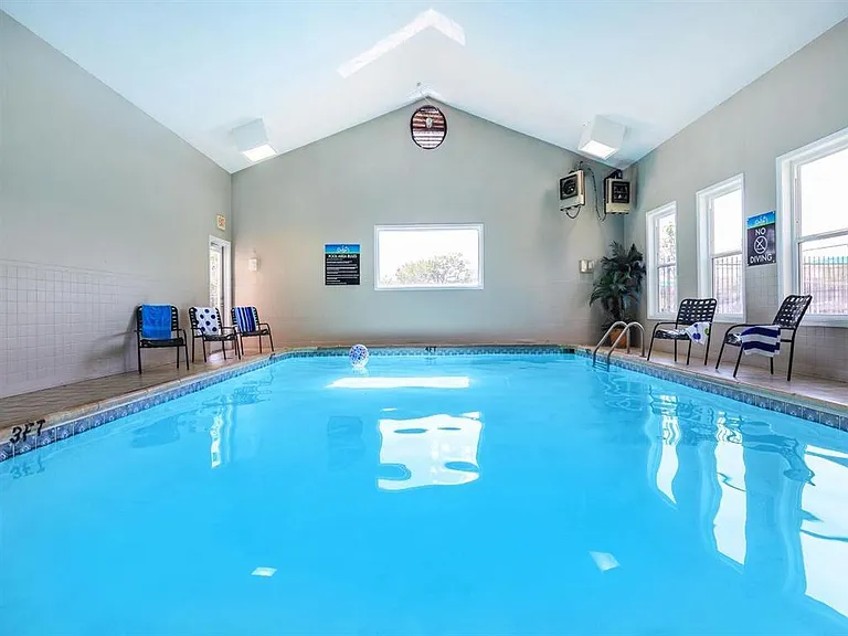 M Club Apartments — Photo 10