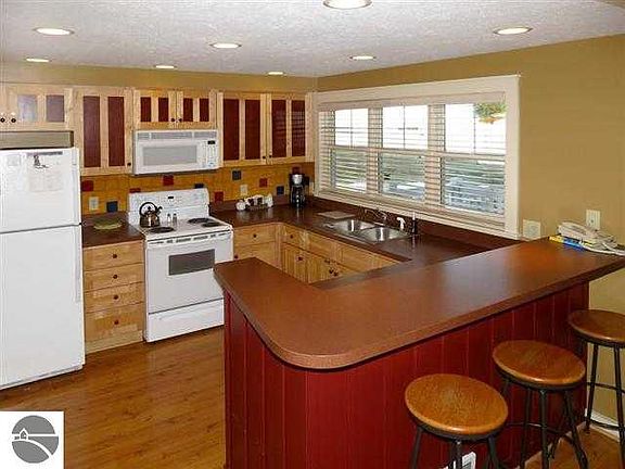 3rd image of 17125 Mountaintop Cir
