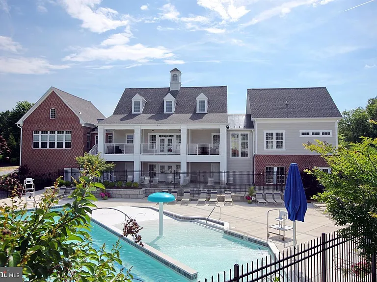31 Steeplechase Dr — Photo 40