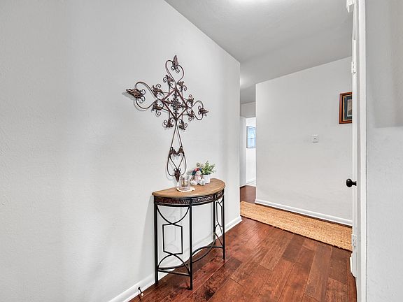 4th image of 202 Priscilla Dr