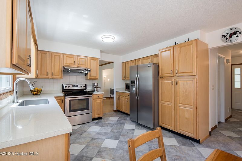 5th image of 61 Esopus Drive