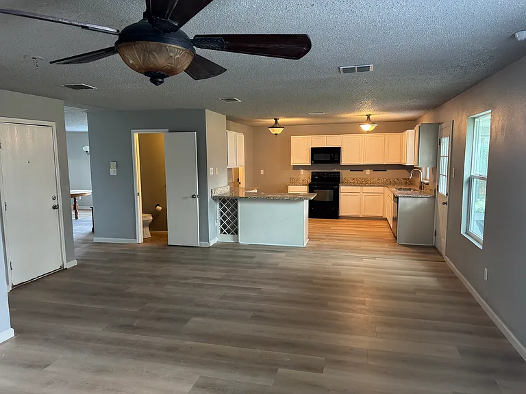 4612 Bellcrest Dr — Photo 4