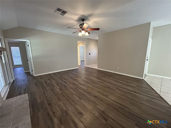 3rd image of 221 Spur Dr