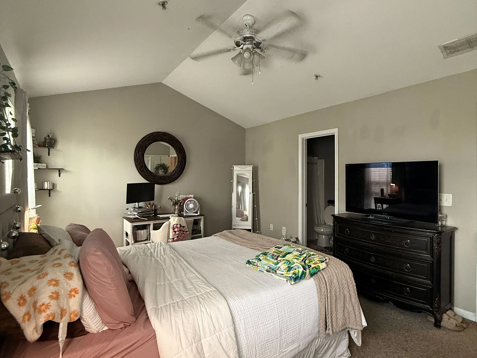 3 bed, 1406 sqft, $1,800 — Photo 2