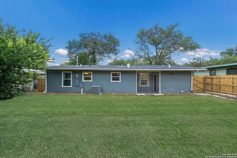 Gilbert Ln, San Antonio — Photo 3