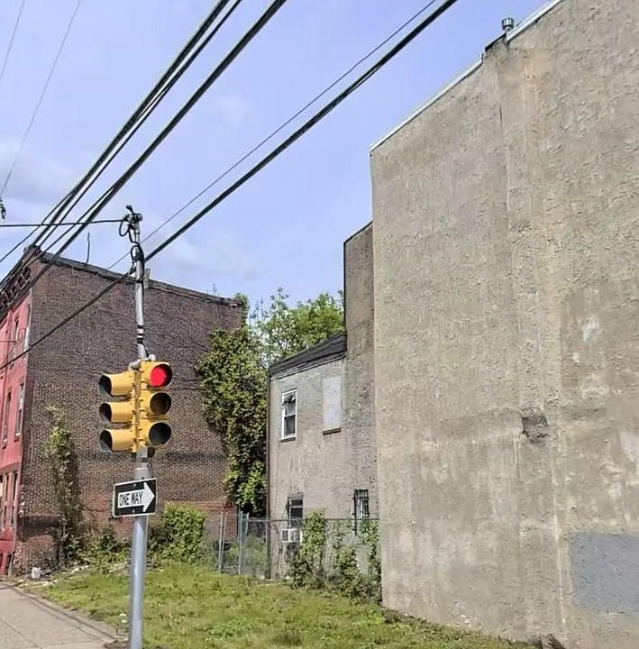 2nd image of 1643 W Dauphin St