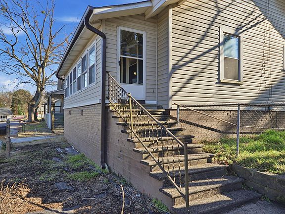 2nd image of 33 Ross St