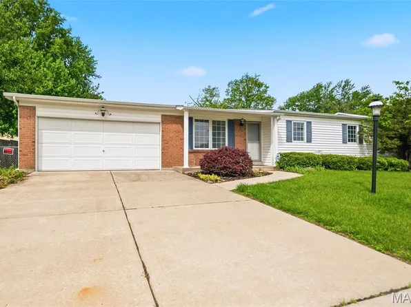 11 Denallen Dr, Saint Peters, MO 63376