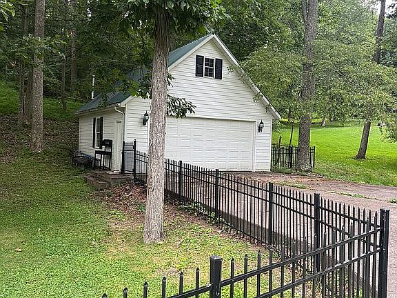 3rd image of 175 Woodlyn Dr