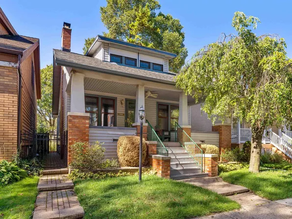 1081 Lakepointe St, Grosse Pointe Park, MI 48230