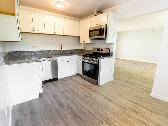 4th image of 18404 Vincennes St #3355106c7