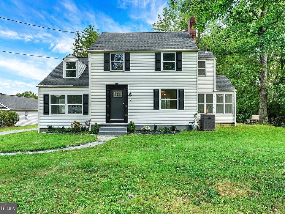 1st image of 9 Penarth Dr