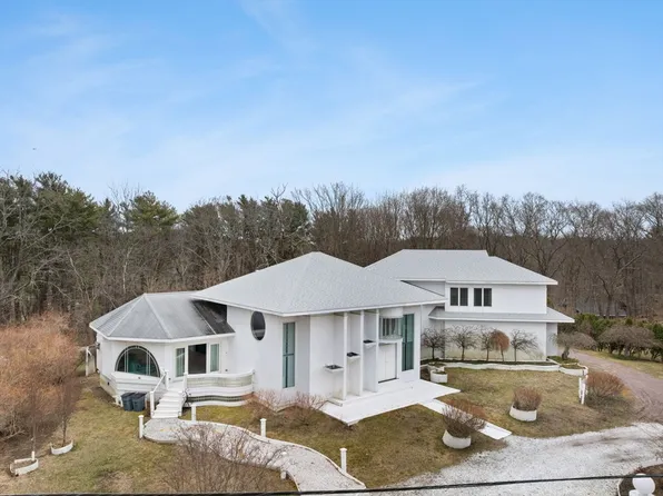 85 Kilby St, Hingham, MA 02043