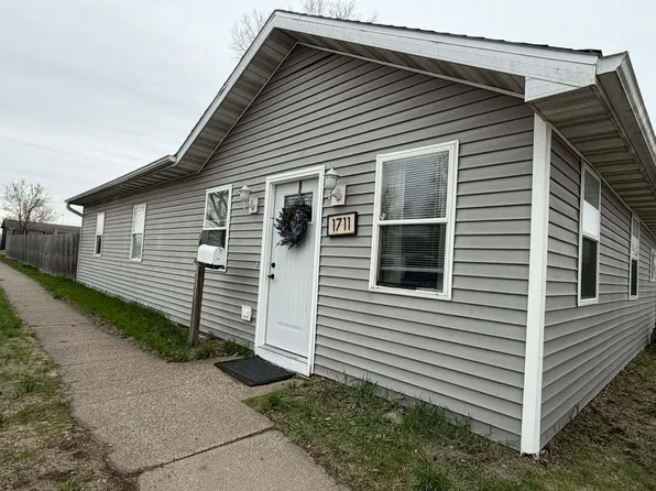 1711 Indiana St, Muscatine, IA 52761