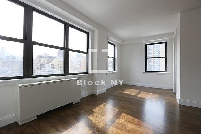 2nd image of 3 W 14th St #1013