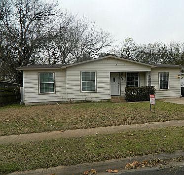 1st image of 401 Crockett Dr