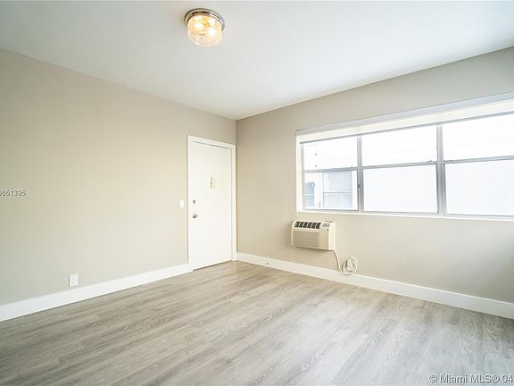 5th image of 856 Euclid Ave APT 30