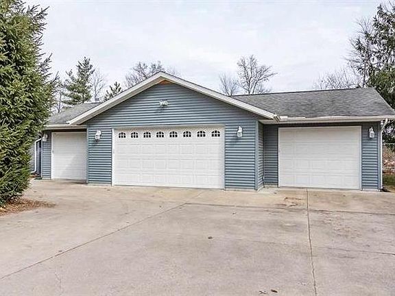 2nd image of 3220 N Lakeside Dr