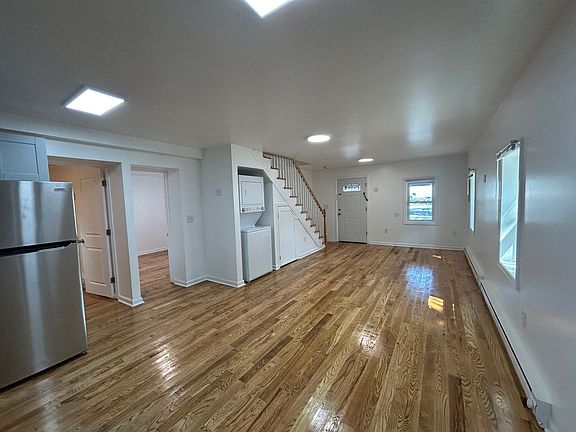 3rd image of 1300 Heck Ave