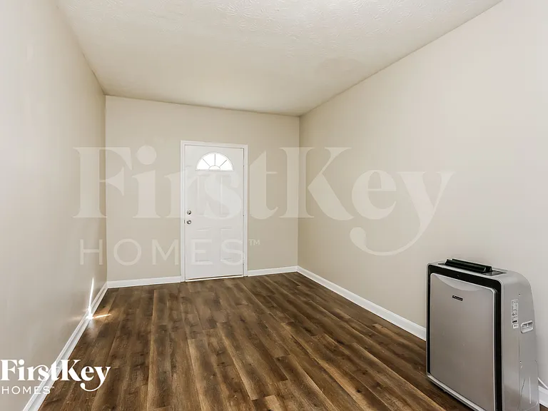 1717 Bertram Ln SW — Photo 8