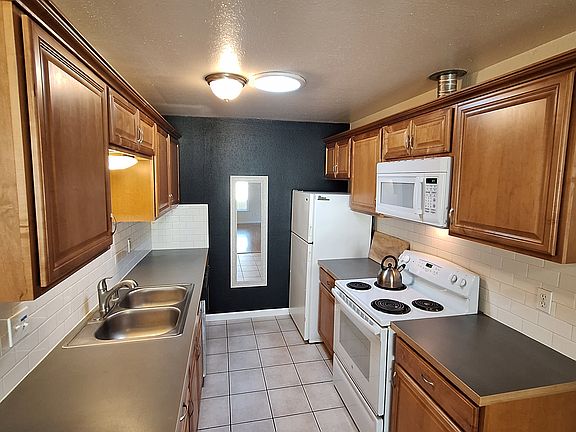 3rd image of 4424 Illinois St #B
