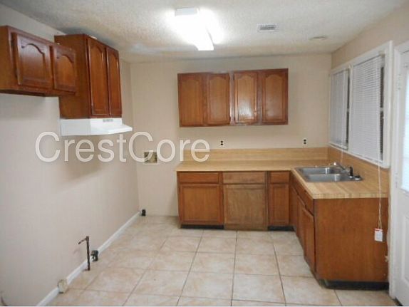 4th image of 4150 Macon Rd