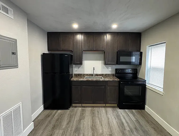 128 N Eddy St #14 — Photo 4