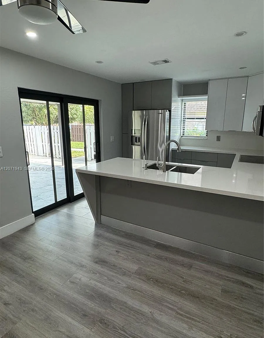 3 bed, 2.5 bath, 1449 sqft, $3,000 — Photo 1