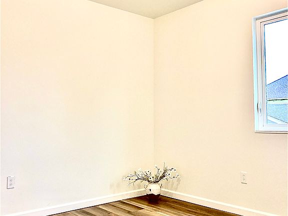 3rd image of 2107 McDougall Ave #D