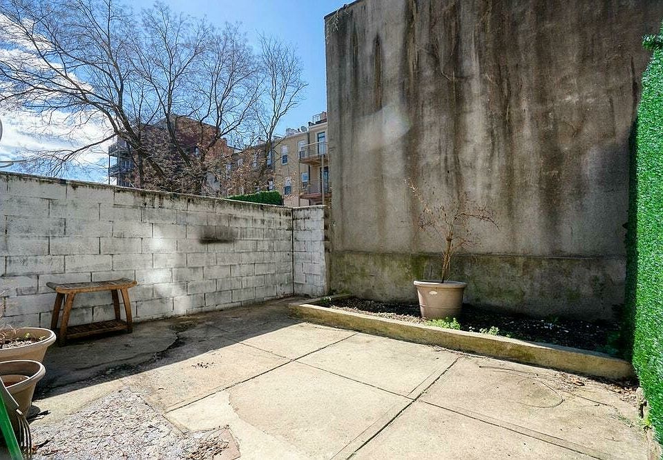 1st image of 322 W 138th St APT 1