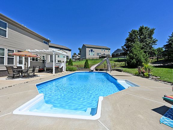 2nd image of 10214 Highmeadow Ln