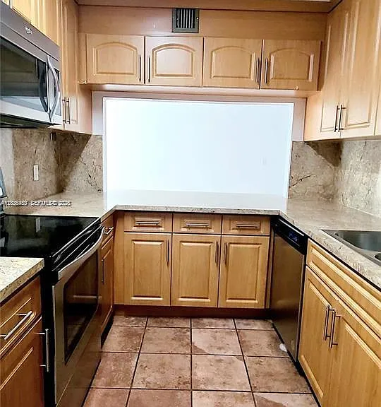 9410 Live Oak Pl #109 — Photo 8