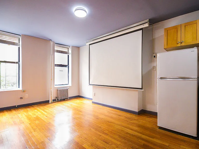 512 E 5th St #24 — Photo 3