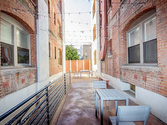 4th image of 1825 N Cahuenga Blvd #405