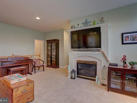 5th image of 323 Aletha Ln