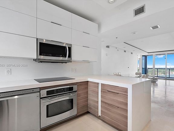3rd image of 601 NE 36th St APT 1310
