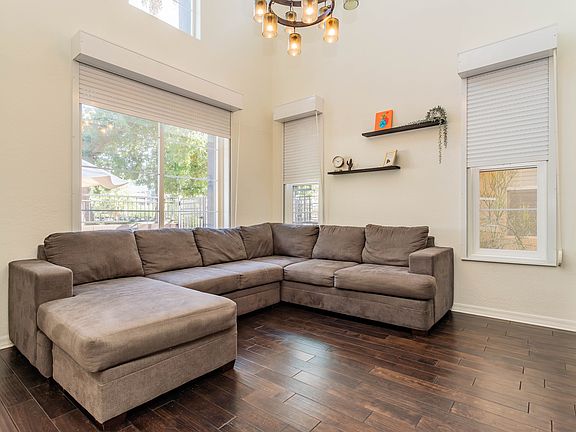 5th image of 706 E Washington St APT 124